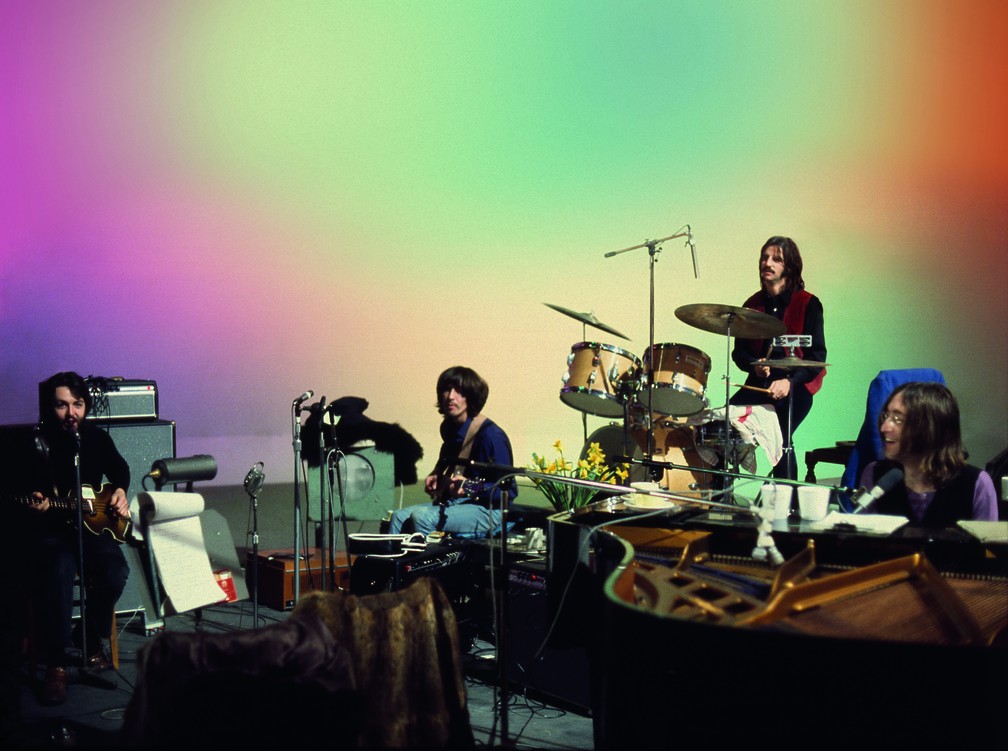 Paul McCartney, George Harrison, Ringo Starr e John Lennon em imagem de 'The Beatles: Get Back' — Foto: Divulgação