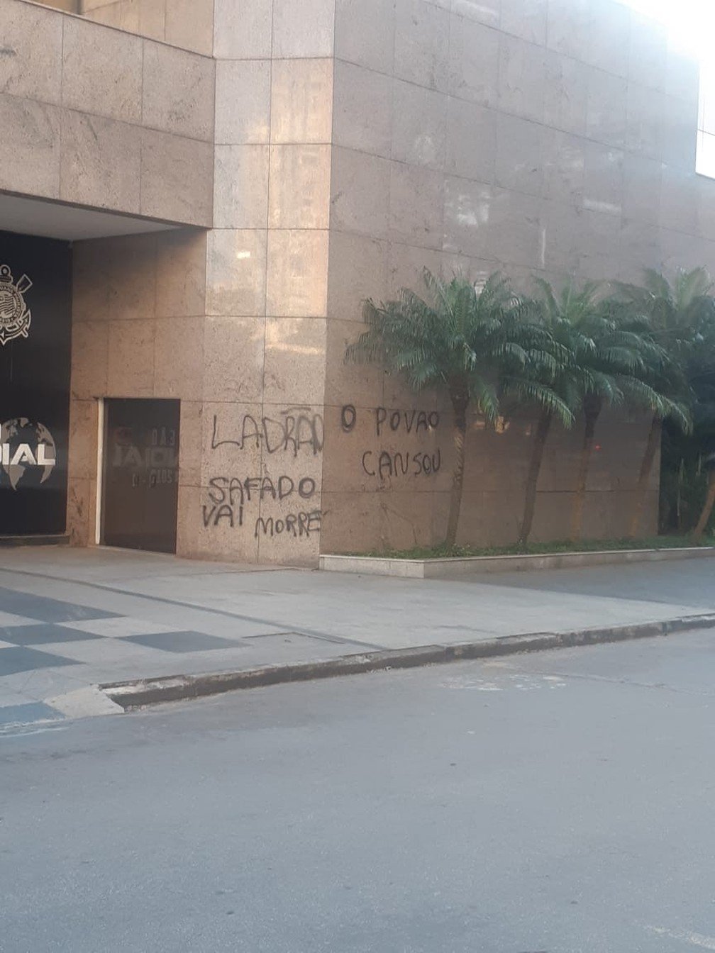Pichação contra Andrés Sanchez, presidente do Corinthians — Foto: Arquivo pessoal
