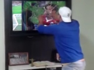 Vídeo flagra momento em que Rafael quebra TV (Foto: Reprodução Youtube)