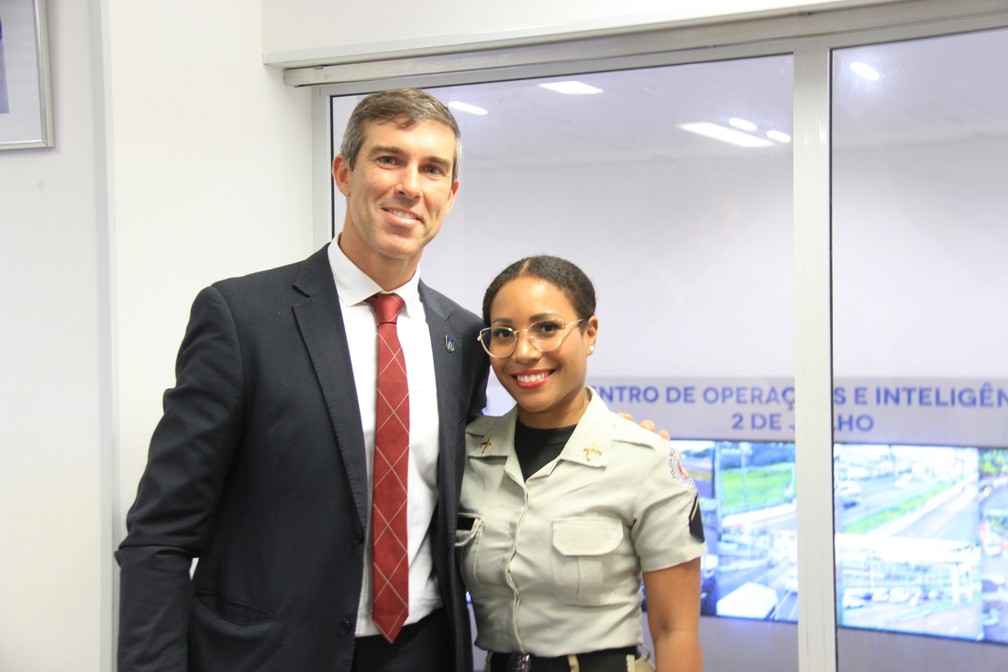 Ilary Santana e o secretário de Segurança da Bahia, Marcelo Wener — Foto: Vitor Barreto/SSP-BA