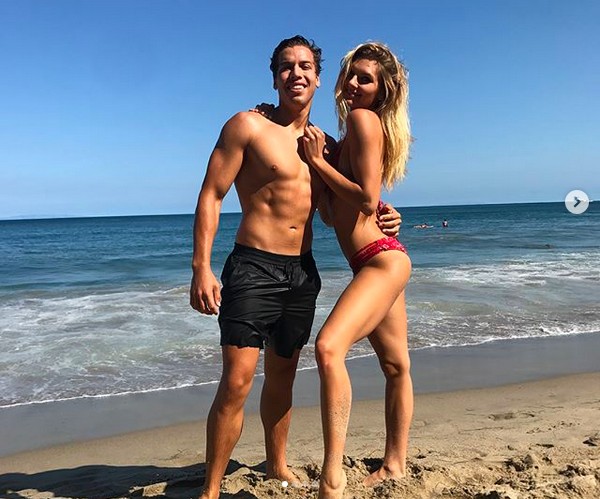 O filho de Arnold Schwarzenegger, Joseph Baena, com a namorada (Foto: Instagram)