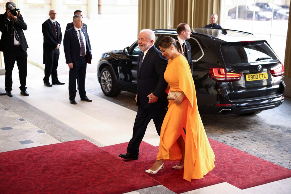 O presidente Lula chega ao Palácio de Buckingham, em Londres, para participar de uma recepção do Rei Charles III nesta sexta-feira (5) — Foto:  Henry Nicholls/Reuters