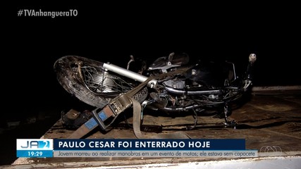 Jovem que morreu após realizar manobras de moto sem capacete é enterrado; saiba mais