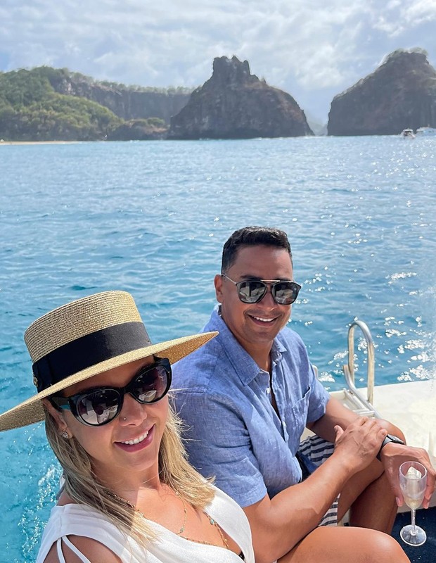 Carla Perez e Xanddy curtem Fernando de Noronha (Foto: Reprodução/Instagram)