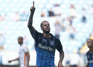 Grêmio encaminha empréstimo de zagueiro Fred para o Vitória