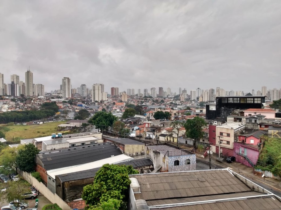 Semana em SP será chuvosa e de temperaturas amenas — Foto: G1