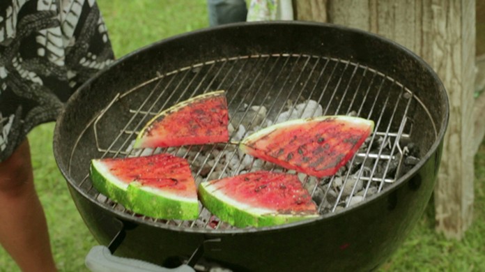 Melancia grelhada com azeite e pimenta: receita da Bela Gil | Receitas |  Receitas