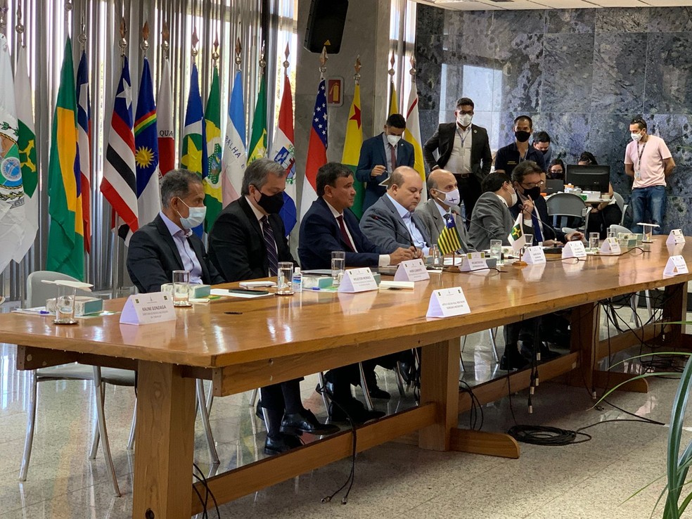 Governadores reunidos no Palácio do Buriti, em Brasília, para debater a defesa da democracia — Foto: Divulgação