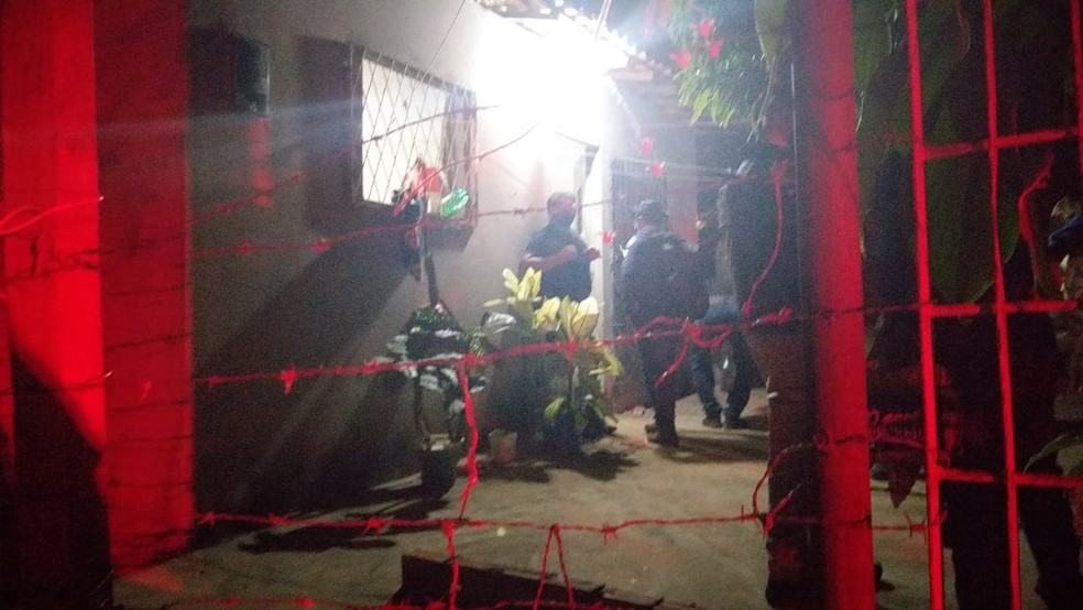 Jovem é morto dentro de casa na Zona Sul de Teresina — Foto: Laura Moura/G1 PI