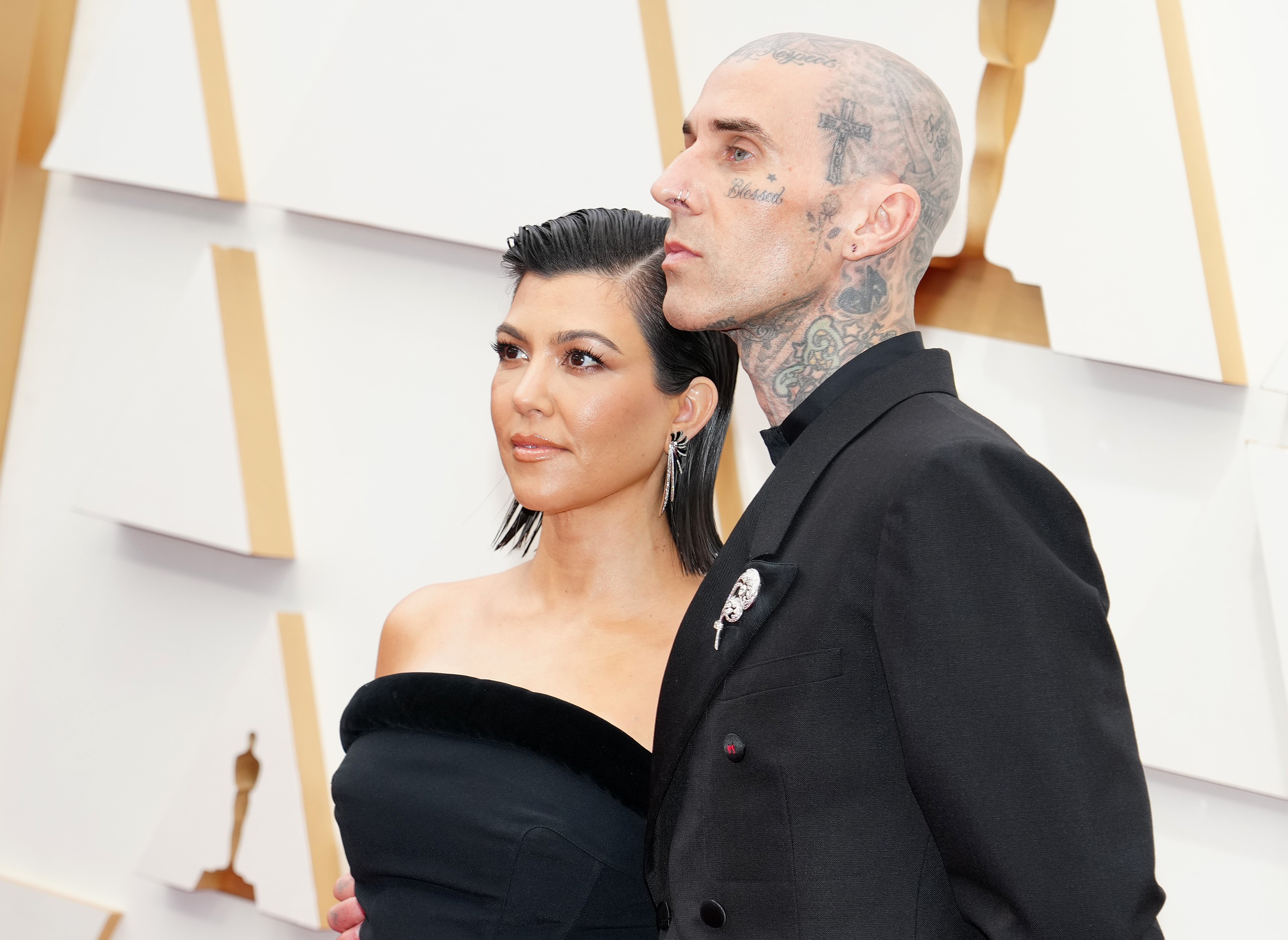 HOLLYWOOD, CALIFORNIA - MARCH 27: (L-R) Kourtney Kardashian and Travis Barker attend the 94th Annual Academy Awards at Hollywood and Highland on March 27, 2022 in Hollywood, California. (Photo by Jeff Kravitz/FilmMagic) (Foto: FilmMagic)