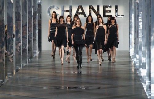 Para o inverno 2006, a Chanel fez seu desfile dentro de uma estação de metrô em Xangai