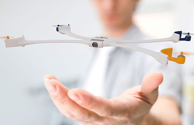 Nixie é uma pulseira que se transforma em um drone para, após alçar voo, tira fotos aéreas. (Foto: Divulgação/Intel)