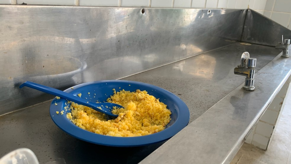 Comida vencida foi encontrada em algumas escolas na Paraíba — Foto: Reprodução/TCE-PB
