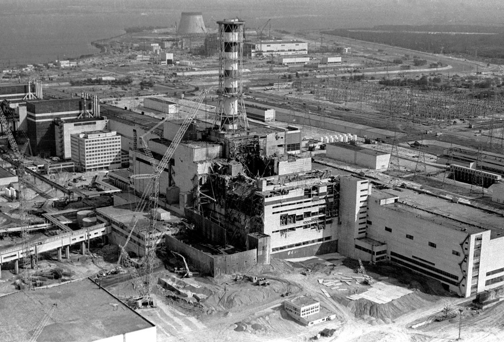 Vista aérea do reator destruído da usina de Chernobyl — Foto: Reuters/Arquivo