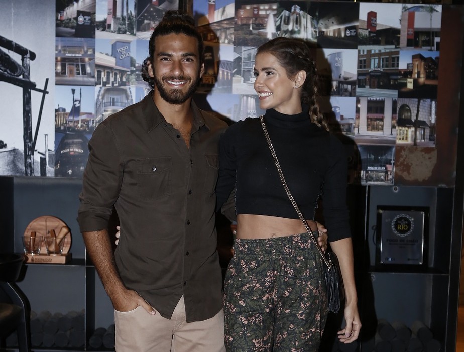 Assistir A Novela Segundo Sol Gshow Segundo Sol Elenco Direcao E Equipe Se Reunem Para Assistir Ao