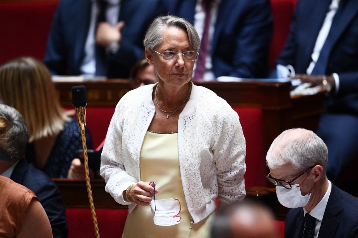 France : Des dizaines de députés et personnalités appellent à la démission des ministres homophobes de Macron |  Monde