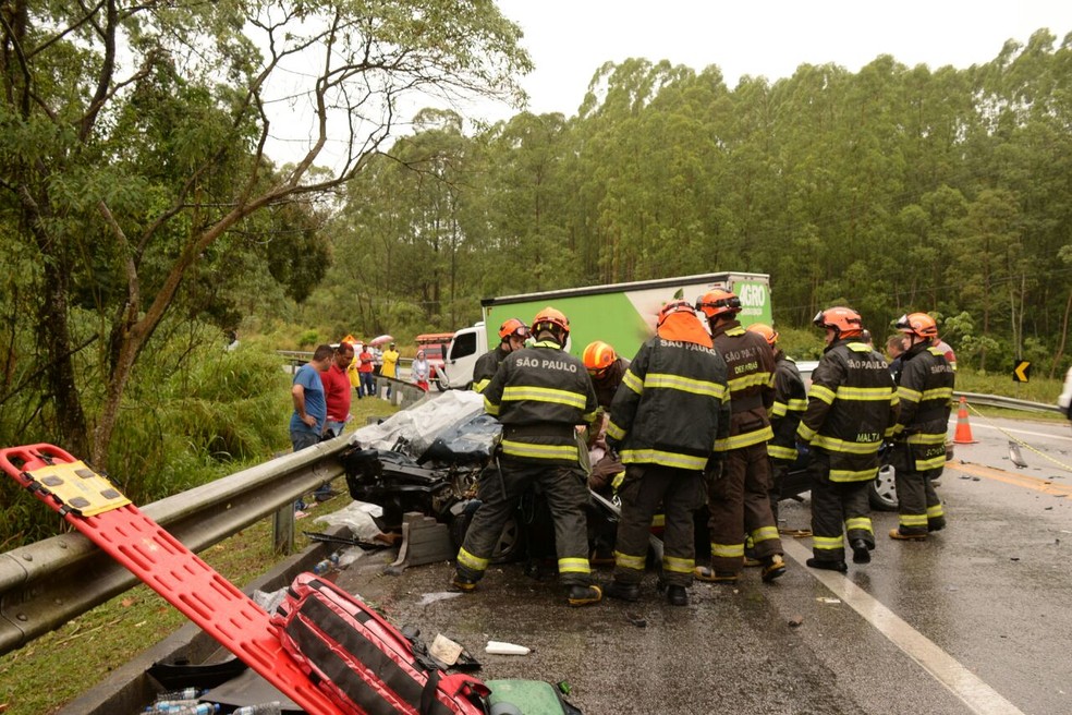 Vítimas de acidente na Raposo Tavares continuam internadas em estado grave Sorocaba e Jundiaí G1
