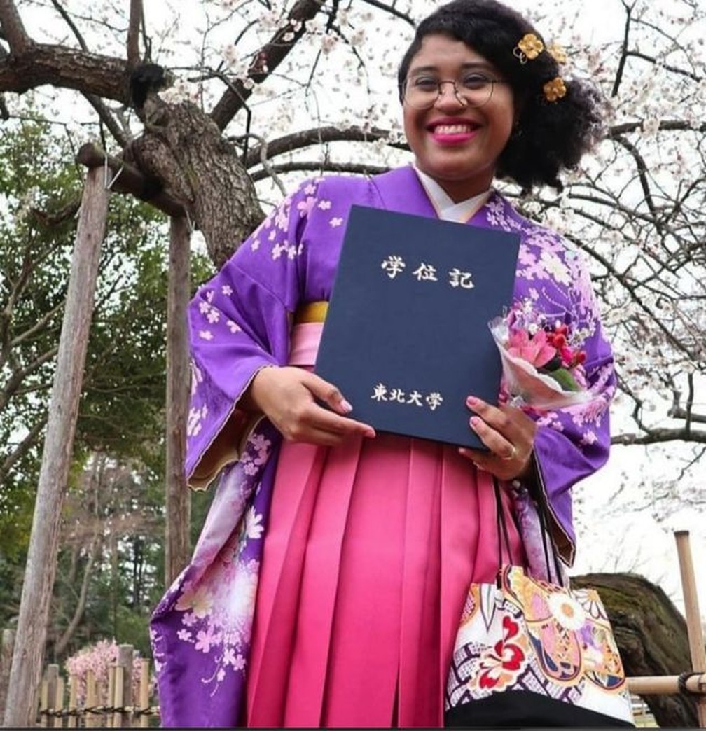 Acadêmica brasileira viraliza unindo kimono e cabelo afro no Japão — Foto: Marina Melo/Arquivo pessoal