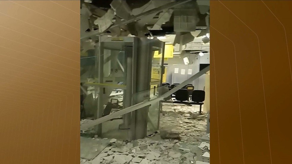 Grupo explodiu caixas eletrônicos de agência bancária no Sertão da Paraíba — Foto: Reprodução/TV Paraíba