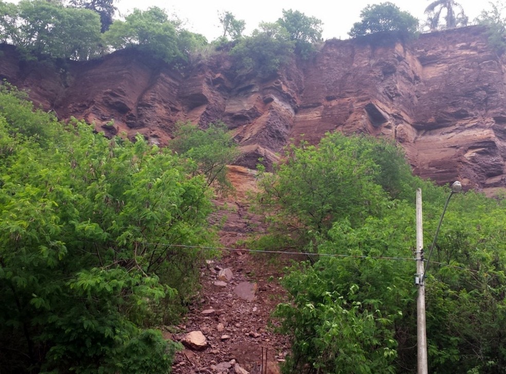 Parte da pedreira do Bongue em Piracicaba desabou em 2015 — Foto: Thainara Cabral/G1/Arquivo