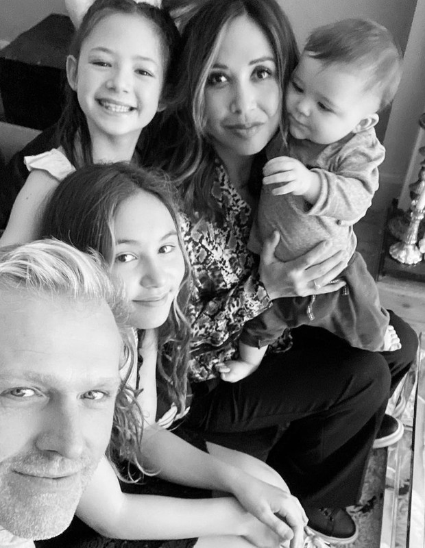 Myleene Klass e seus três filhos: Ava, de 13 anos, Hero, de 9, e Apollo, de 1 (Foto: Reprodução/Instagram)
