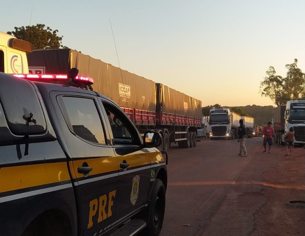 Indígenas dão fim a interdição da BR-226, em Barra do Corda — Foto: Divulgação/ PRF