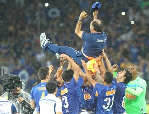 Levir Culpi e Marcelo, à frente dos finalistas, ainda têm futuro incerto