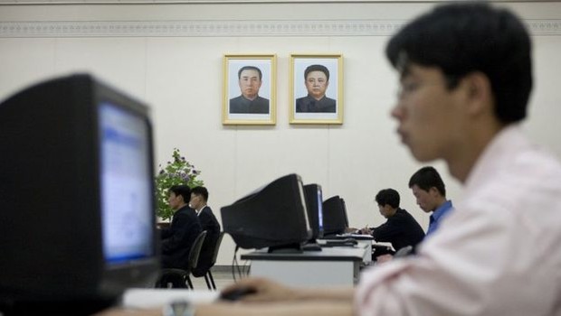 O acesso à internet é restrito na Coreia do Norte - só conteúdo aprovado pelo governo é permitido (Foto: Getty Images via BBC)