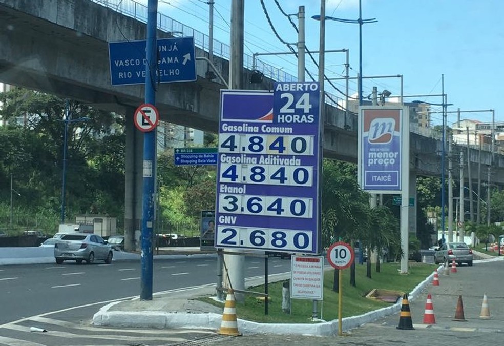 PreÃ§o da gasolina comum chega a R$ 4,84 em postos de Salvador (Foto: Luana Almeida/ G1)
