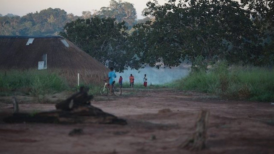 Via de mão dupla: em aldeia Kalapalo, no Alto Xingu, abertura de estrada amplia acesso a saúde e renda, mas expõe território a não indígenas