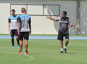 René Simões no treino do Botafogo (Foto: Gustavo Rotstein) René Simões no treino do Botafogo (Foto: Gustavo Rotstein)