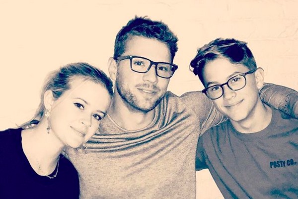 O ator Ryan Phillippe com os dois filhos, frutos de seu casamento com a atriz Reese Witherspoon entre 1999 e 2008 (Foto: Instagram)
