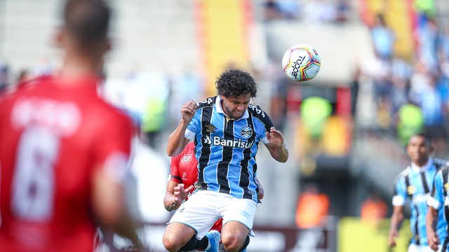 Victor Ferraz acertou a trave na partida