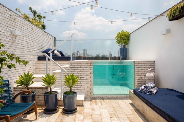 Triplex em São Paulo tem piscina e décor inspirada na Grécia  (Foto: FOTOS GISELE RAMPAZZO )