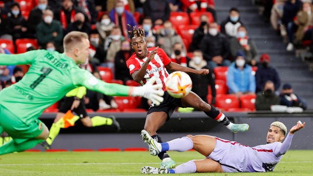 Ter Stegen se estica e faz ótima defesa em chute de Nico Williams em Athletic Bilbao x Barcelona