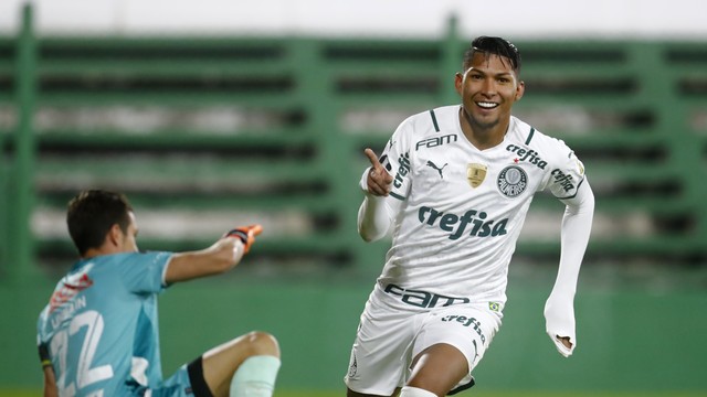 Palmeiras libera Angulo; Cruzeiro tem dificuldades com agentes do jogador