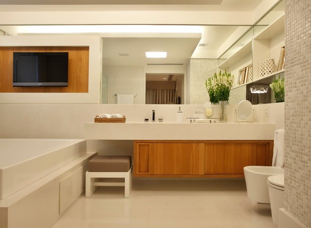Sala de banho projetada pelo escritório Bezamat Arquitetura  (Foto: Divulgação)