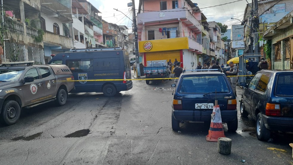 Noite de violência no bairro de Arenoso, em Salvador — Foto: Rildo de Jesus/TV Bahia