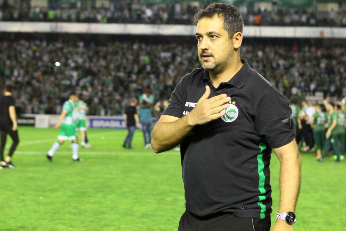 Am&Atilde;&copy;rica-MG oficializa contrata&Atilde;&sect;&Atilde;&pound;o de Marquinhos Santos como novo treinador  do time | am&Atilde;&copy;rica-mg | ge