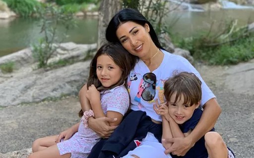 De Ferias Simaria Vai A Espanha Com Os Filhos Vivencia Com O Lado Paterno Da Familia Quem Entrevista