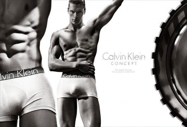 EGO - Modelo exibe abdômen sarado em campanha masculina da Calvin Klein -  notícias de Moda