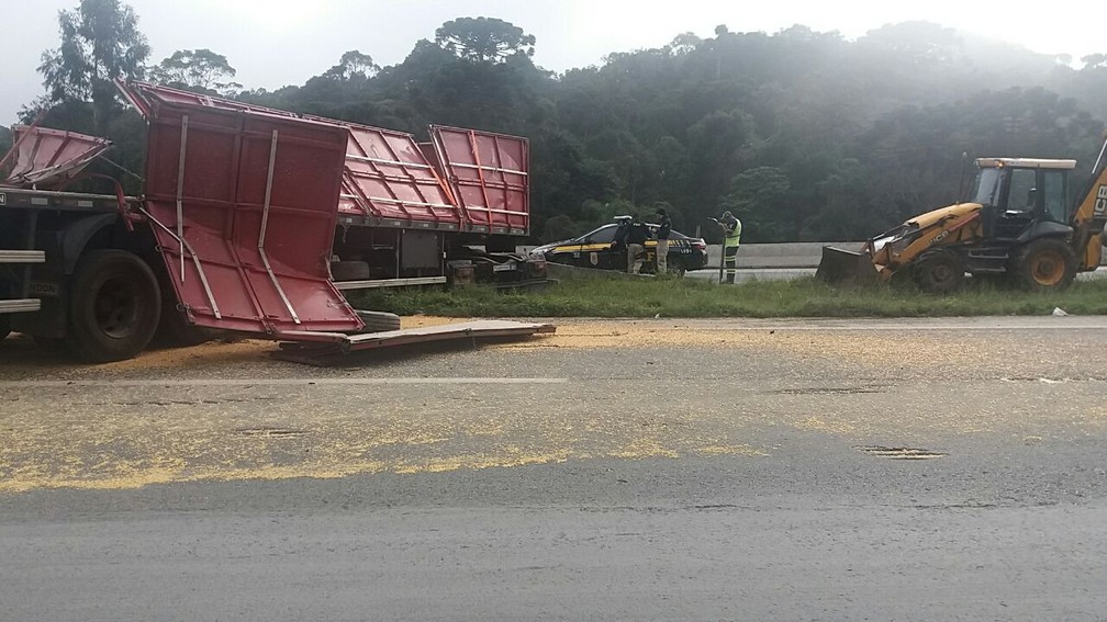 Acidente aconteceu na manhã desta terça-feira (11), na BR-376 — Foto: Divulgação/PRF 