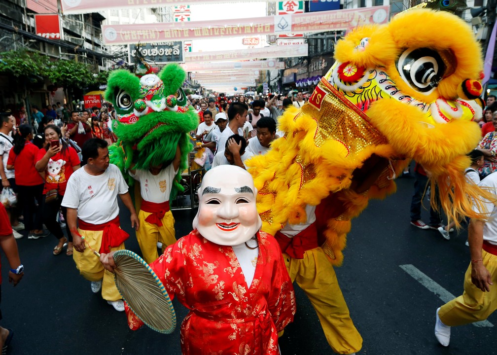 Desfile celebra o Ano Novo ChinÃªs nesta terÃ§a-feira (5) em Bangcoc, na TailÃ¢ndia â€” Foto: Soe Zeya Tun/Reuters