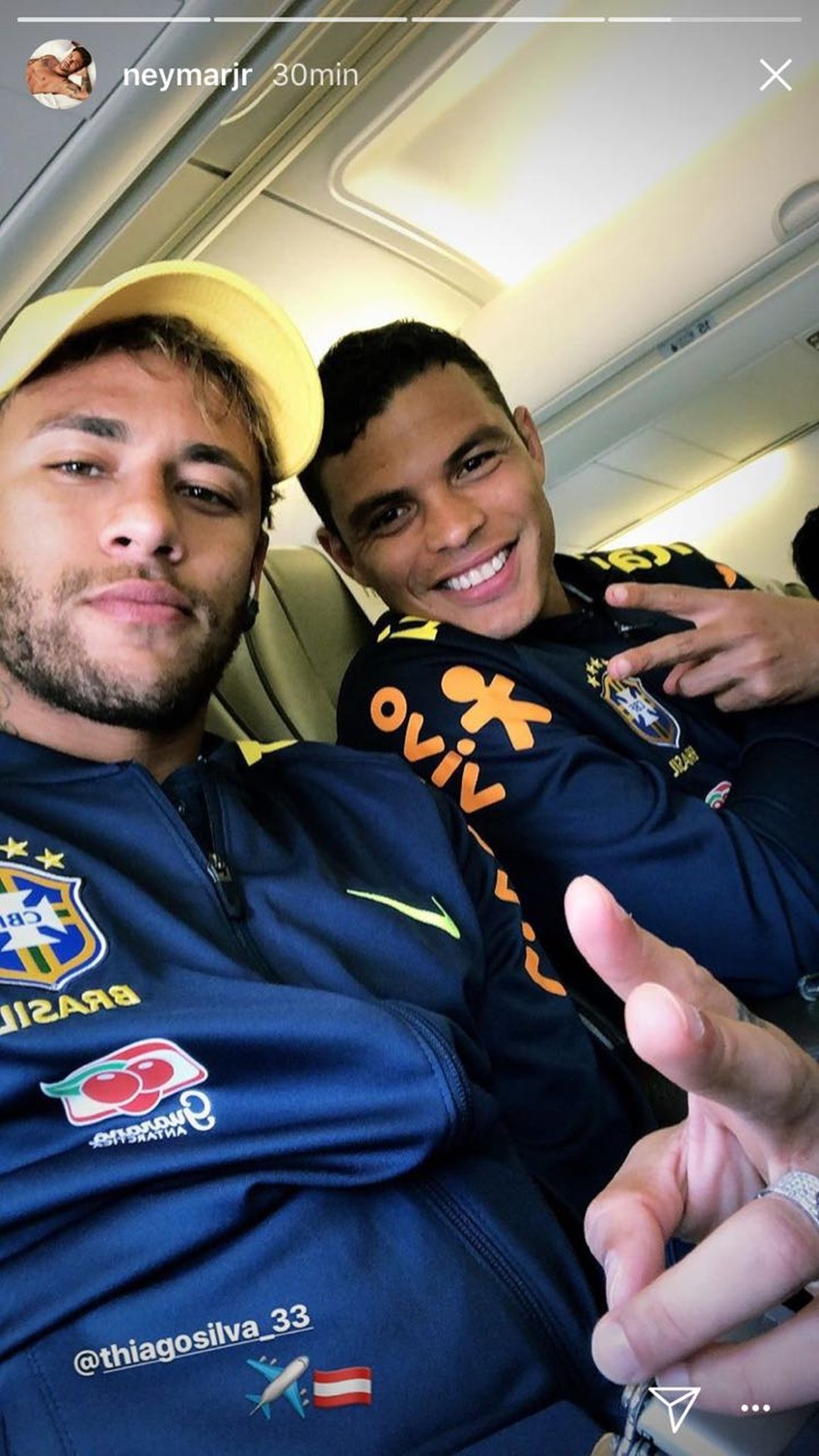 Neymar e Thiago Silva lado a lado, como sempre (Foto: Reproduo)