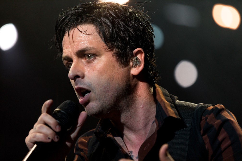 Billie Joe, do Green Day, durante show na Arena Anhembi, em São Paulo, na noite desta sexta-feira (3) (Foto: Marcelo Brandt/G1)