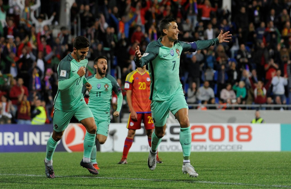 Cristiano Ronaldo tem agora 15 gols nas eliminatórias e lidera a artilharia com Lewandowski (Foto: Reuters)