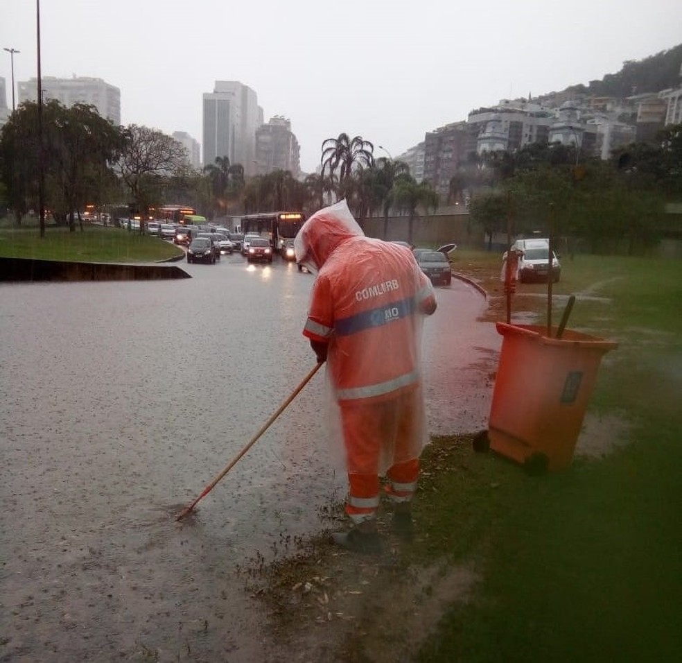 Borges de Medeiros, na Lagoa, foi fechada às 7h — Foto: Reprodução/COR