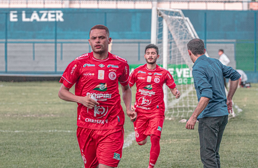 Enquanto negocia renovação de contrato, Esquerdinha desfalca 4 de Julho na estreia da Série D — Foto: Aldo Carvalho