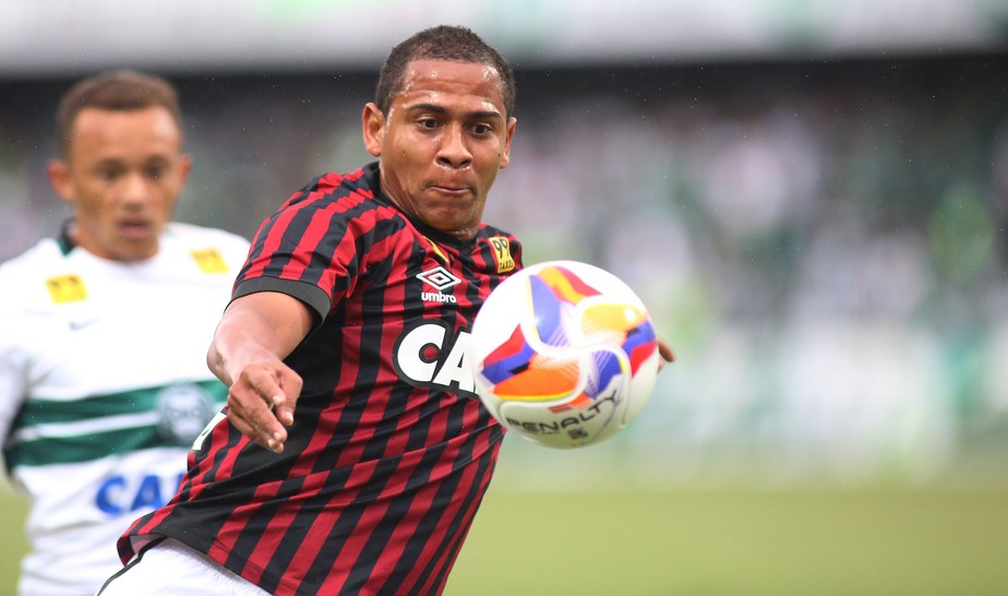 Qualidade X Peso Pros E Contras Para A Possivel Contratacao De Walter Pelo Athletico Vote Athletico Pr Ge