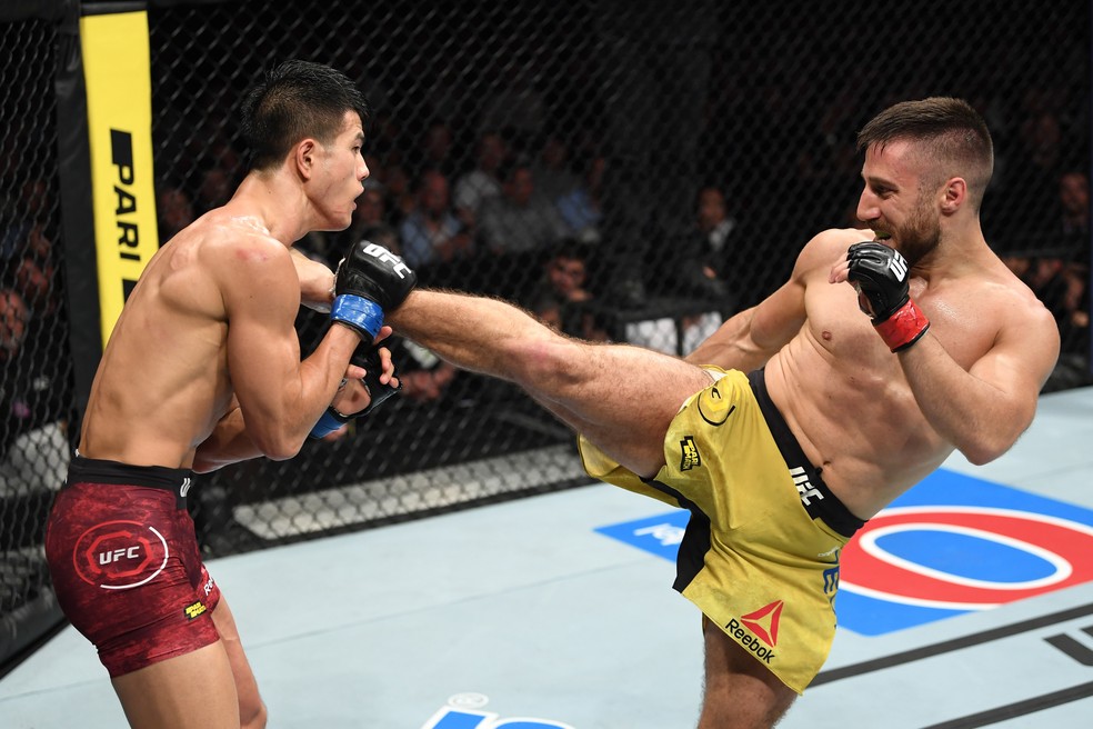 Daniel Teymur acerta um chute em Sung Bin Jo no UFC Estocolmo â?? Foto: Getty Images